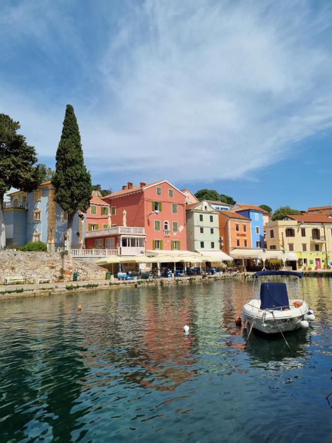 Narcis Central Apartment With Sea & City Views Veli Lošinj المظهر الخارجي الصورة