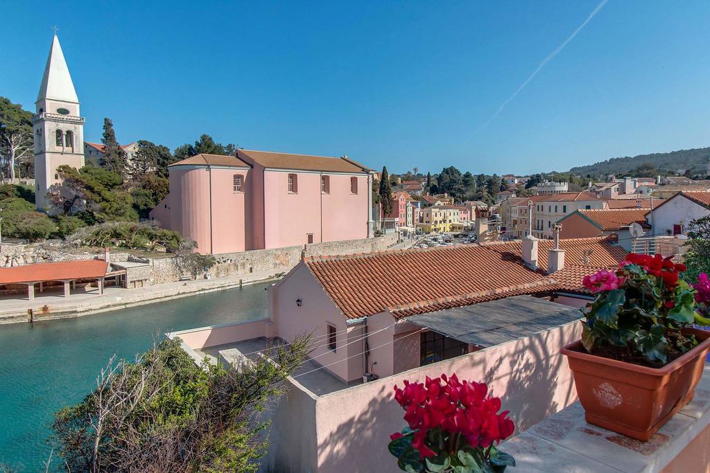 Narcis Central Apartment With Sea & City Views Veli Lošinj المظهر الخارجي الصورة